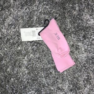 HUE pink turncuff sock